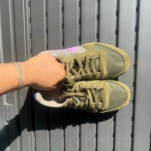 Nike women shoes 🫒